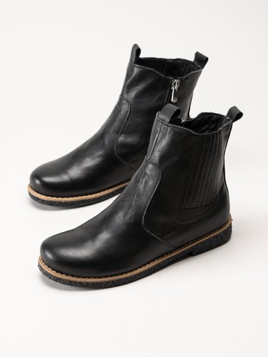 Charlotte of Sweden - Svarta boots i skinn