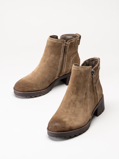 Bruna ankelboots i mocka med sidodragkedjor och blockklackar