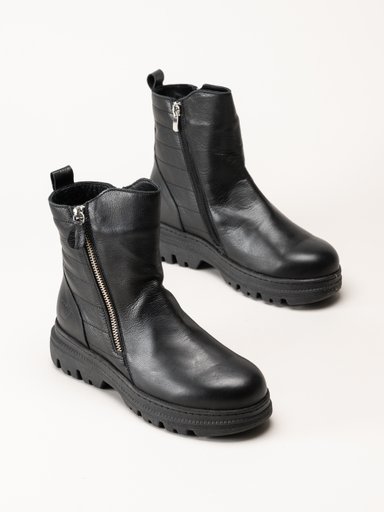 Charlotte of Sweden - Svarta boots