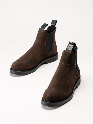 Bruna Chelsea-boots i mocka med svarta resårpaneler och sulor