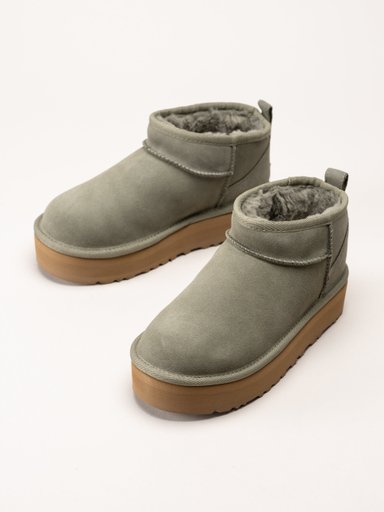 UGG - K Classic Ultra Mini - Gröna ullfodrade platåboots i mocka