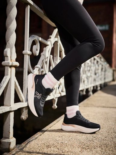 Rieker - Svarta sneakers i mesh