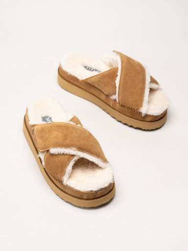 Axelda - Garda - Ljusbruna fårskinnsfodrade tofflor