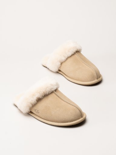 UGG - Scuffette II - Beige fårskinnstofflor