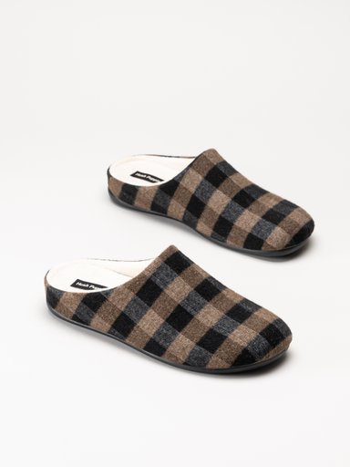 Bruna rutiga slip-on-tofflor med vitt foder