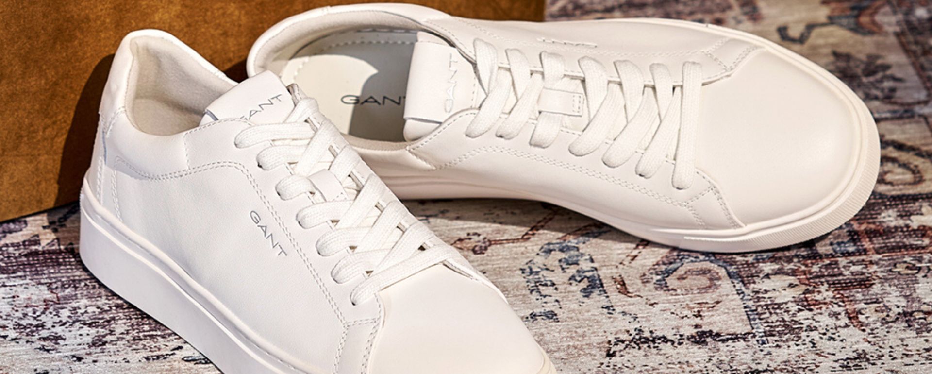Rengöra vita skor och sneakers