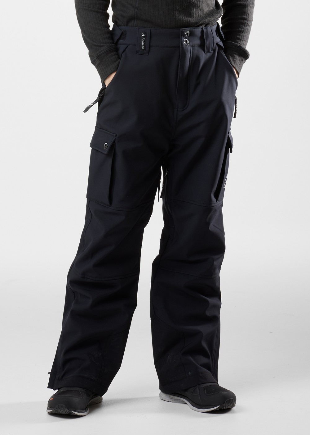 Colorado Softshell Cargo Pants Jr, Black, 140, Snowboardbyxor | Sport & aktivitet - Sporter - Snowboard - Snowboardbyxor | Padelspecialisterna