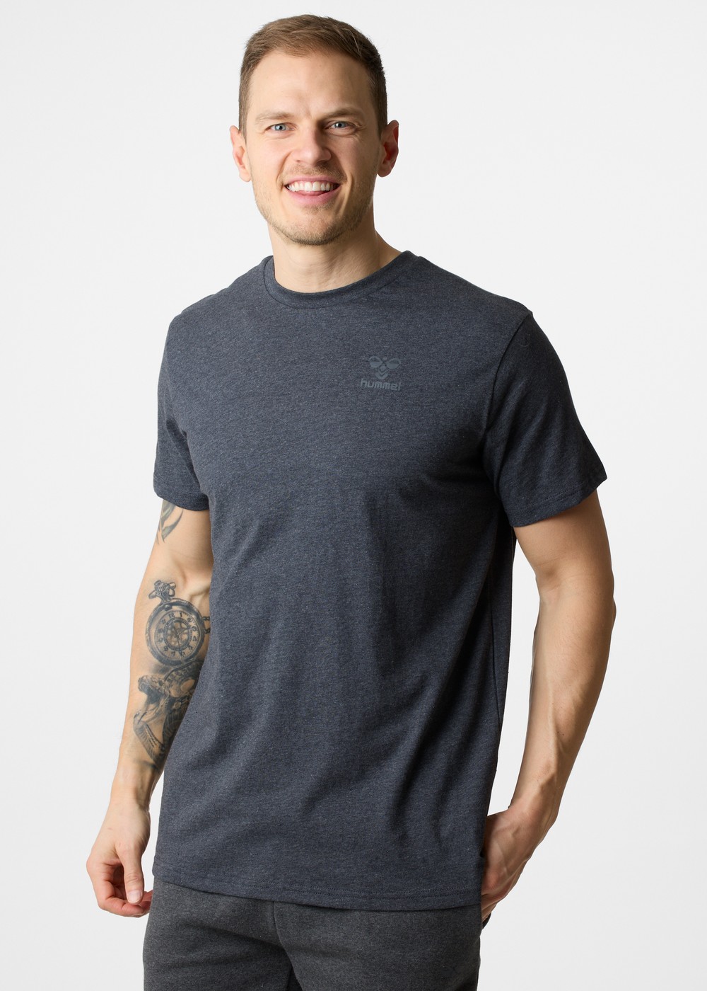 Hmlbee Classic T-Shirt S/S, Dark Grey Melange, L, T-Shirts | Herr - Kläder - T-shirts | Padelspecialisterna