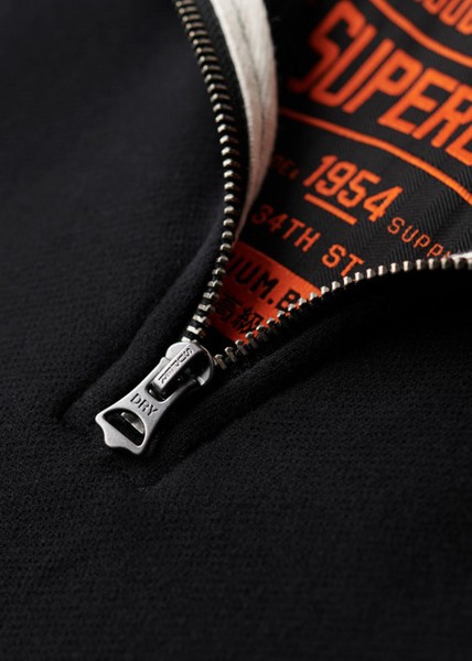 ESSENTIAL LOGO HENLEY