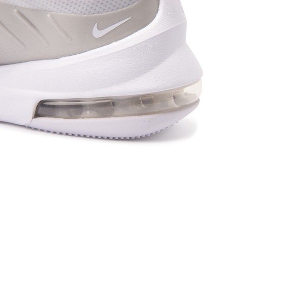 Nike Air Max Axis Women's Shoe
