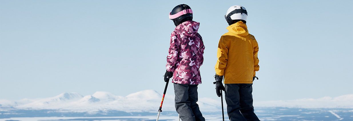 To barn/juniorer med skiklær fra Swedemount