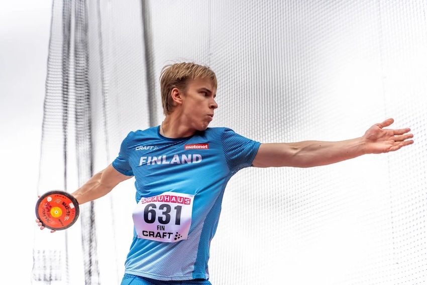 young athlete throwing a discus