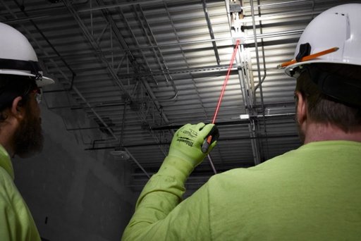 KYNÄVALAISIN LASERILLA MILWAUKEE IR PL250