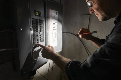 KYNÄVALAISIN LASERILLA MILWAUKEE IR PL250