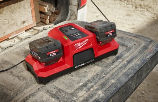 KAKSIPAIKKAINEN PIKALATURI MILWAUKEE M18 DBSC