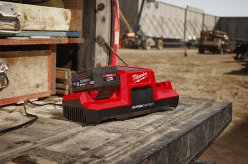 KAKSIPAIKKAINEN PIKALATURI MILWAUKEE M18 DBSC