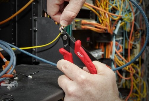 ELEKTRONIIKKASIVULEIKKURIT MILWAUKEE ELEKTRONIIKKASIVULEIKKURIT MILWAUKEE