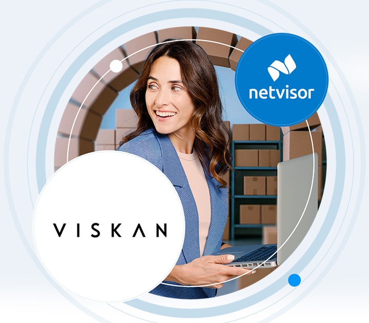 Verkkokauppapäällikkö varastolla + Netvisorin ja Viskanin logot