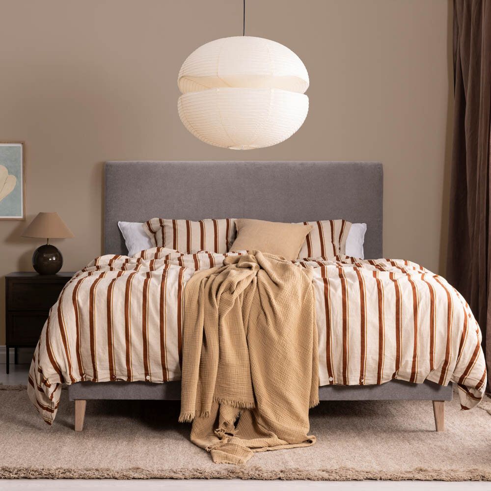 Comfy Kontinentalsäng 180x200 med Bäddmadrass och gavel