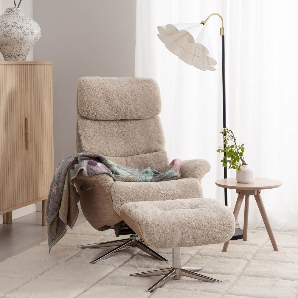 Paloma reclinerfåtölj med pall fårskinn