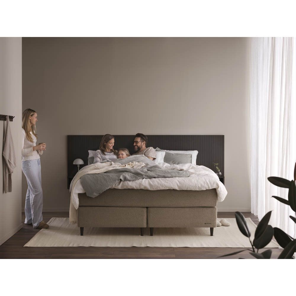 Kontinentalsäng Hilding Family Aktiv 180x200 med bäddmadrass. Tyg: Bjärnum
