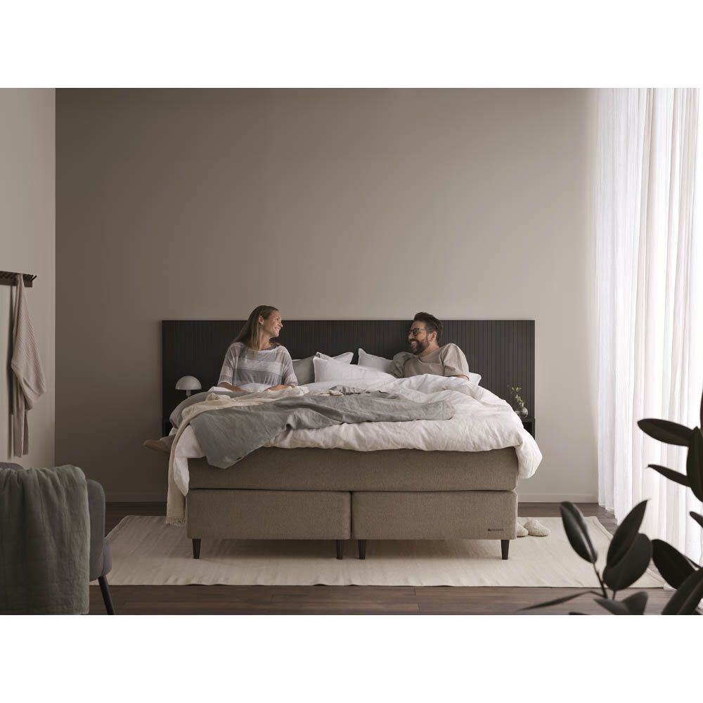 Kontinentalsäng Hilding Family Aktiv 160x200 med bäddmadrass. Tyg: Bjärnum