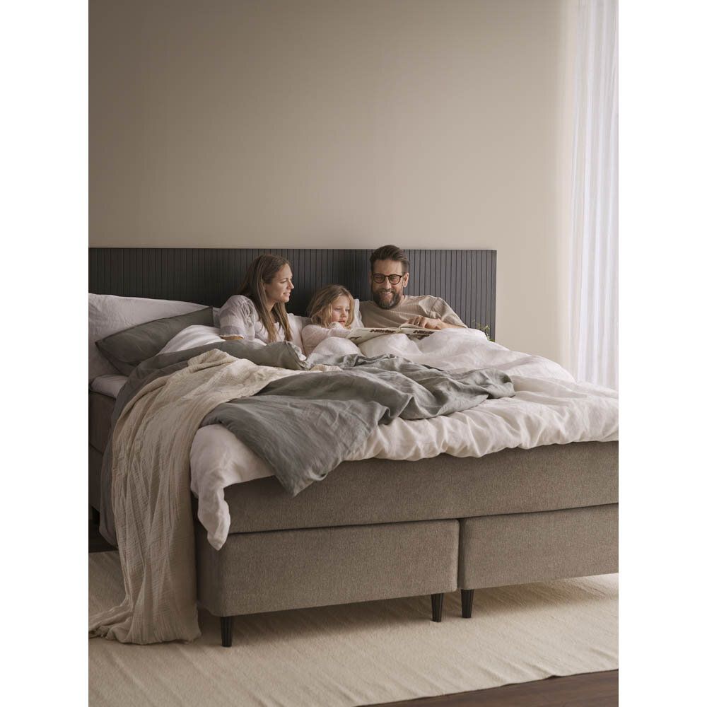 Kontinentalsäng Hilding Family Lyx 160x200 med bäddmadrass. Tyg: Bjärnum