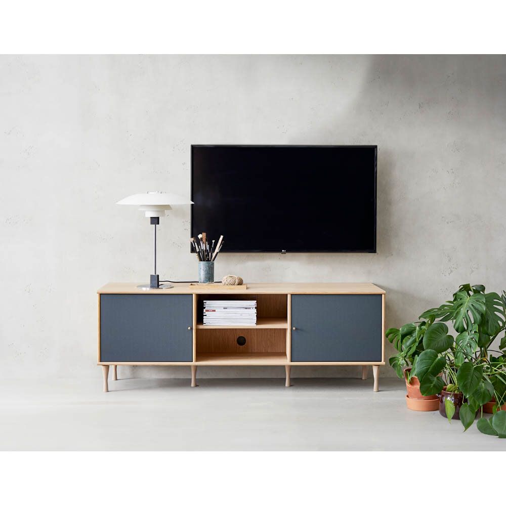 Mistral TV-bänk med tygdörrar 161 cm vitpigmenterad